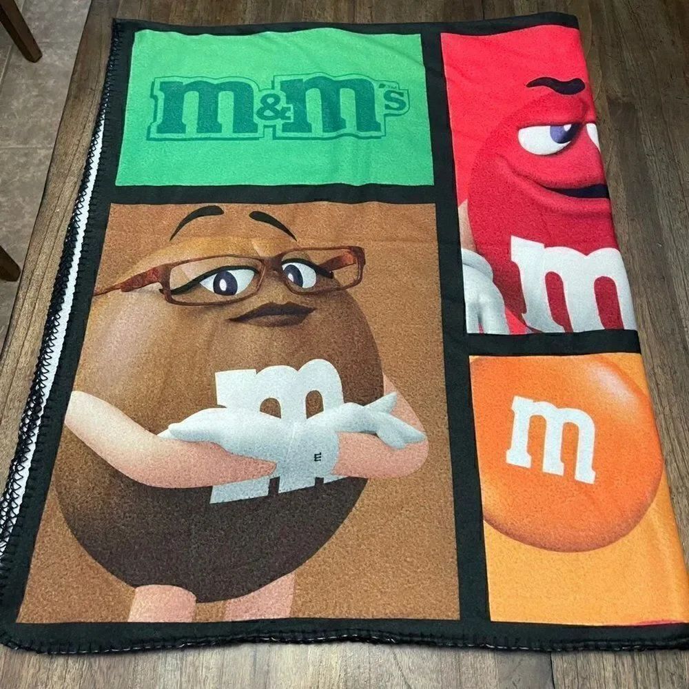 M&M's World Iconic Characters Lightweight Blanket - Picture 5 of 8